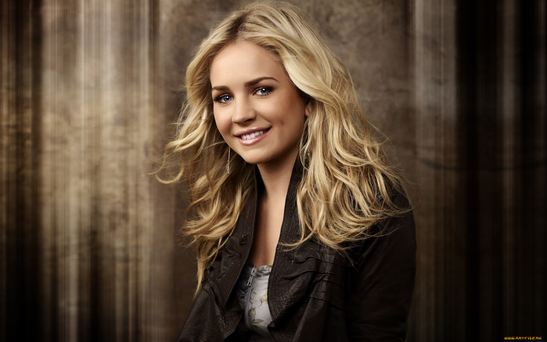 Britt Robertson, , 